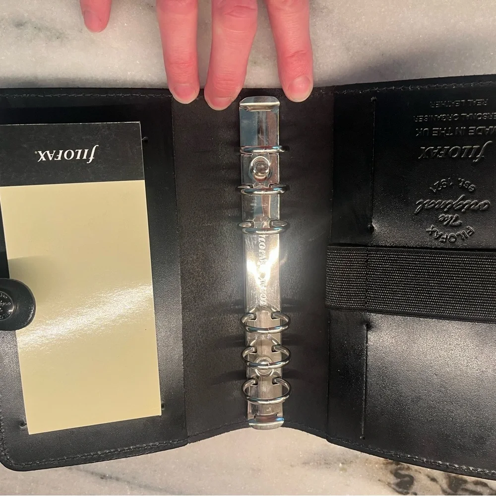 filoFAX Black Patent Original Leather personal sized Organizer - Picture 3 of 4